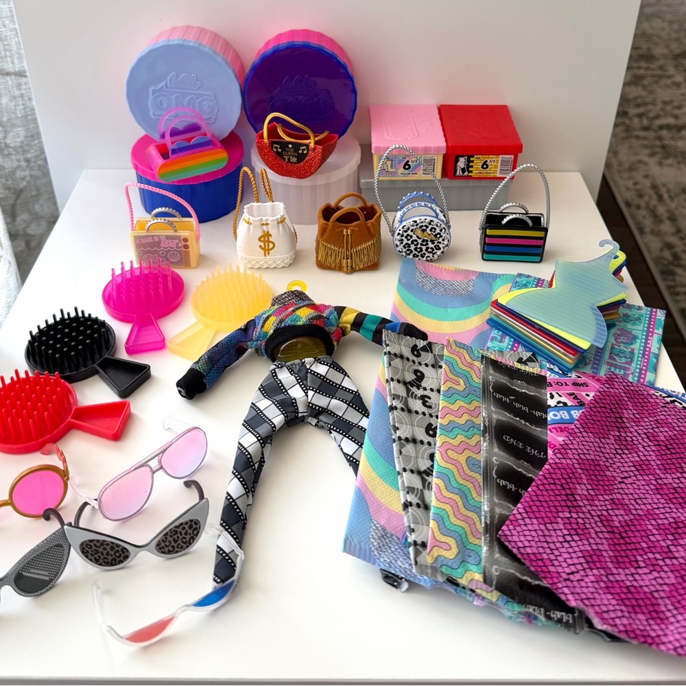 LOL SURPRISE 5 pc. O.M.G. Fashion Dolls Bundle with Accessories Set - Picture 5 of 10